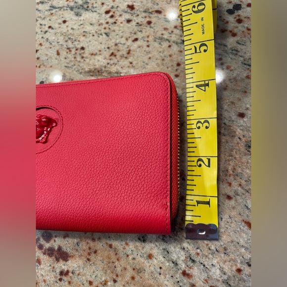 Versace Medusa Women's Bright Red 100% Textured Leather Zip-Around Wallet NEW - Picture 14 of 16